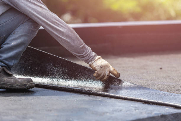 Professional Vapor Barrier Installation technician working in Ida, MI